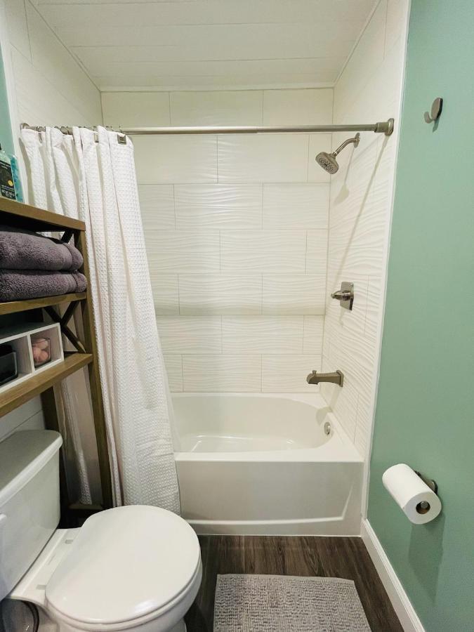 Coastal Chic Suite With Kitchenette And Private Entrance St. Petersburg Luaran gambar