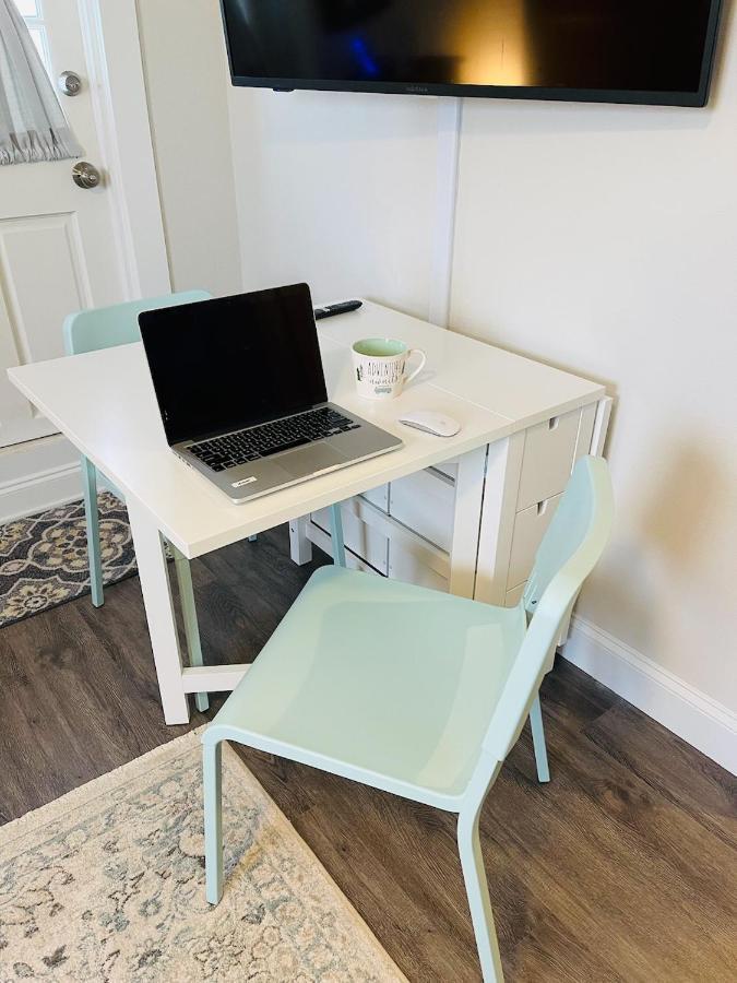 Coastal Chic Suite With Kitchenette And Private Entrance St. Petersburg Luaran gambar