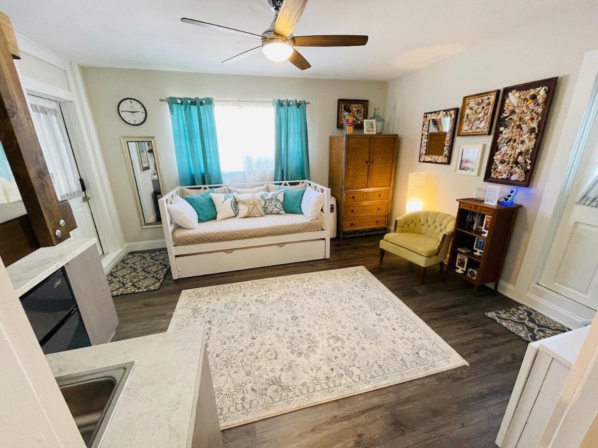 Coastal Chic Suite With Kitchenette And Private Entrance St. Petersburg Luaran gambar