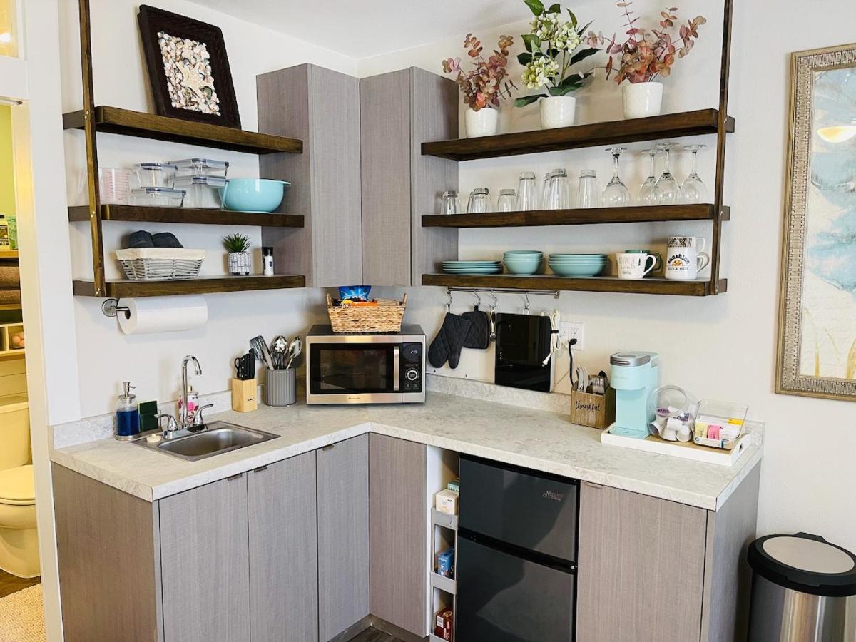 Coastal Chic Suite With Kitchenette And Private Entrance St. Petersburg Luaran gambar