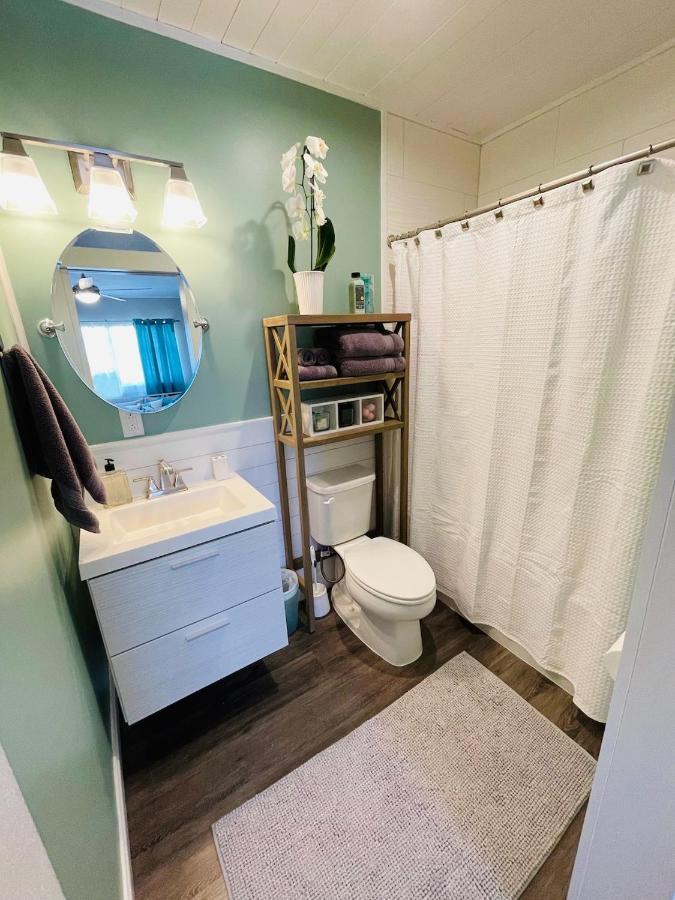 Coastal Chic Suite With Kitchenette And Private Entrance St. Petersburg Luaran gambar
